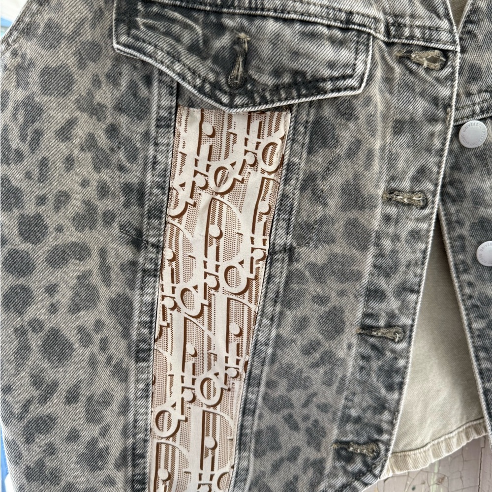 Universal Thread Gray Animal Print Vest - Picture 2 of 8